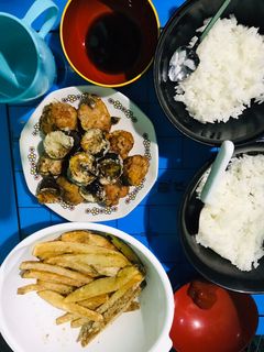 A picture of Fried meatball French fries.