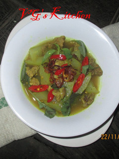 A picture of Balinese Young Papaya Soup.