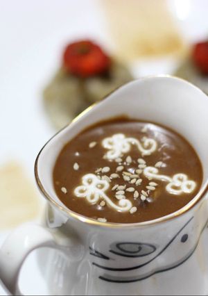 A picture of Satay sauce/dip.