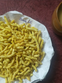 ભાવનગરી ગાંઠીયા (Bhavnagari Ganthiya Recipe In Gujarati) રેસીપી મુખ્ય ફોટો