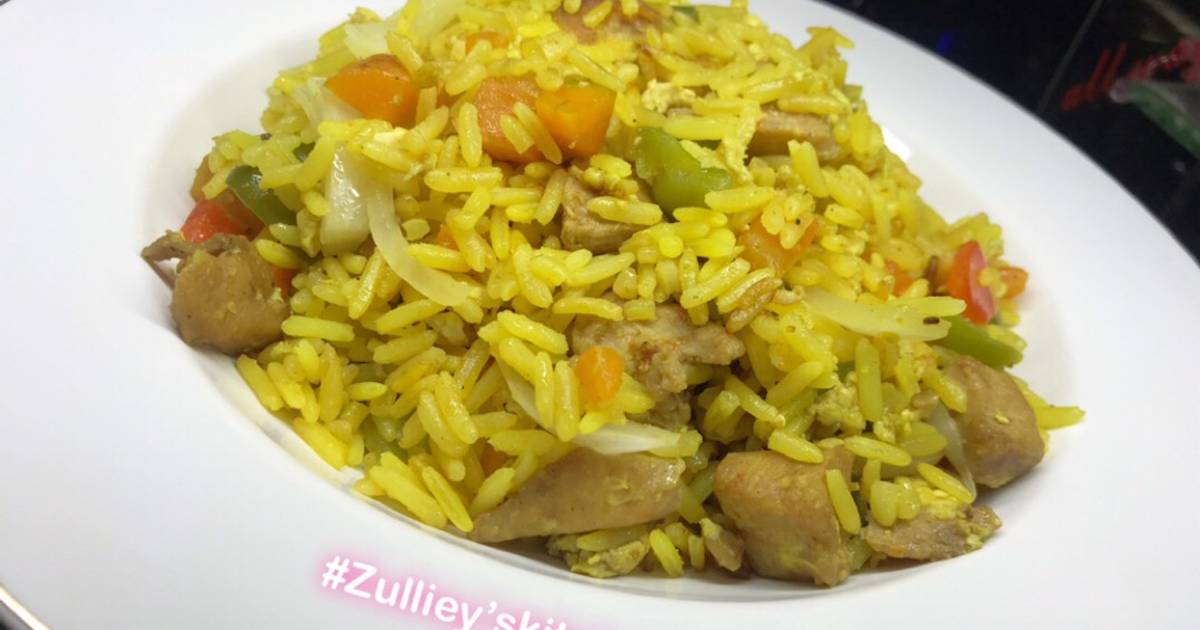 Chicken fried rice Recipe by Zulliey_Maishanu Cookpad