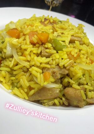 A picture of Chicken fried rice.