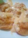Sorrentimos de calabacín, queso masa casera y salsa de queso