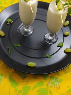 A picture of Green grapes smoothie.