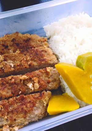 รูปของ เบอร์เกอร์หมูชุบข้าวโอ๊ต