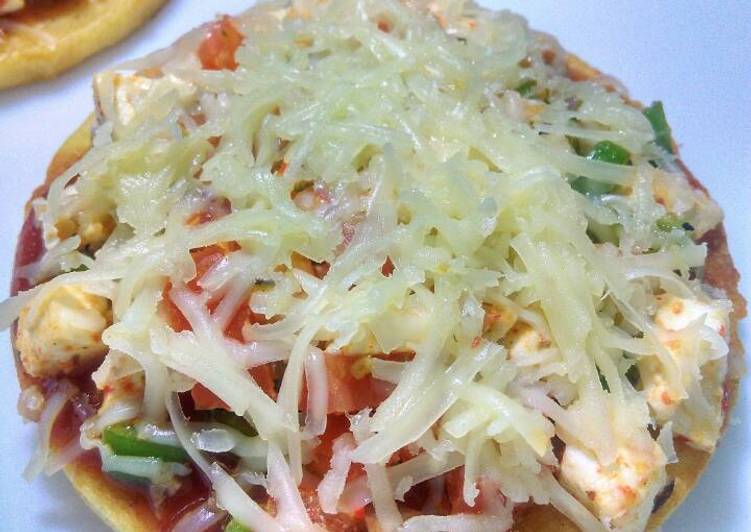 Steps to Make Quick Veg Cheese Pizzette with assorted dal crust