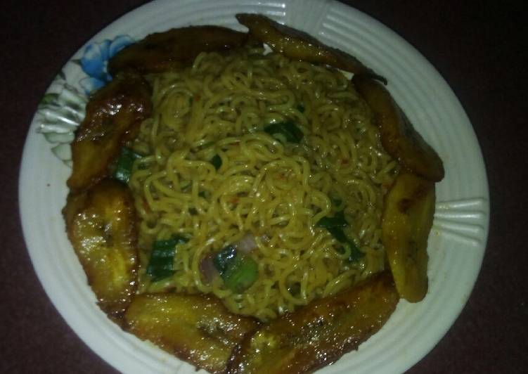 Recipe of Ultimate Indomie with fried plantain