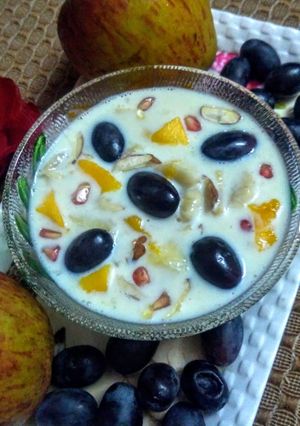 A picture of Mixed fruit kheer.