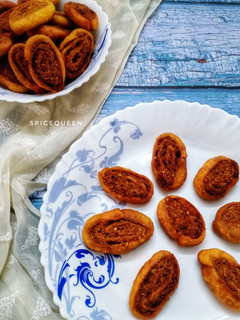 ભાખરવડી (Bhakharwadi Recipe In Gujarati) રેસીપી મુખ્ય ફોટો