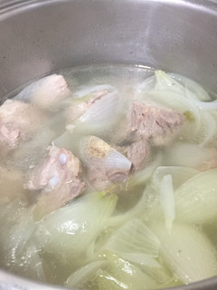 洋蔥排骨湯 的食譜成品照片