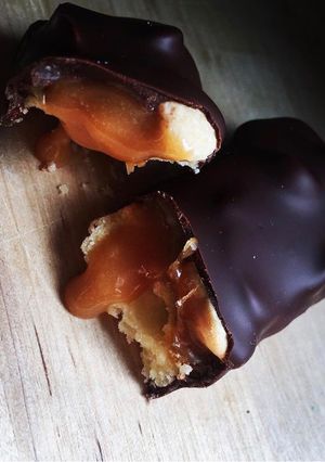 Une photo de Barre chocolat caramel cacahouète