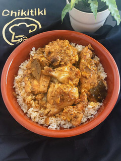 Una foto de Pollo al ajillo con arroz (sin exceso de aceite)