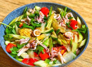 Hình của món Mực Xào Chua Ngọt (Hành Cần Dưa Leo Ớt Chuông Thơm).