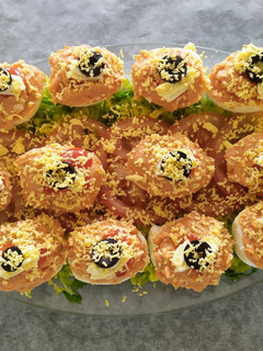Una foto de Huevos rellenos fríos