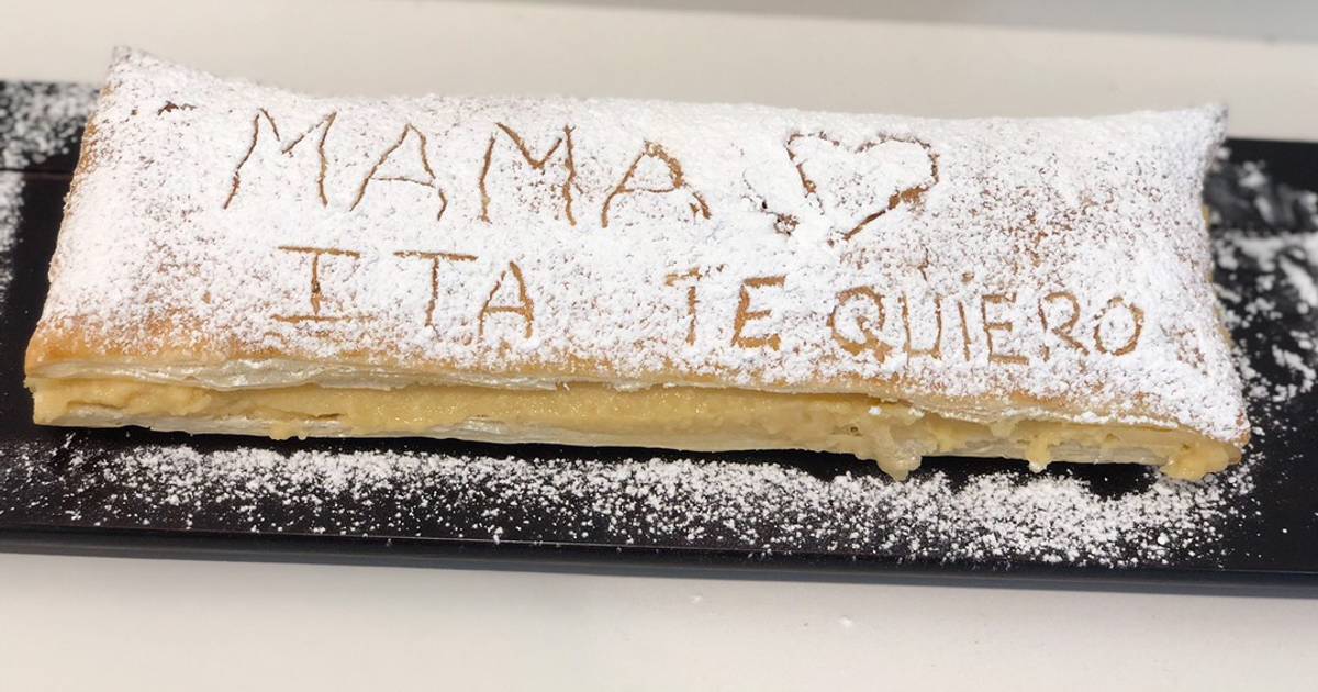 Postre día de la madre con dedicatoria de hijos y nietos (milhojas de crema  pastelera) Receta de Javier Rubin Lopez 