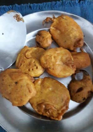 A picture of Potato Pakoras.