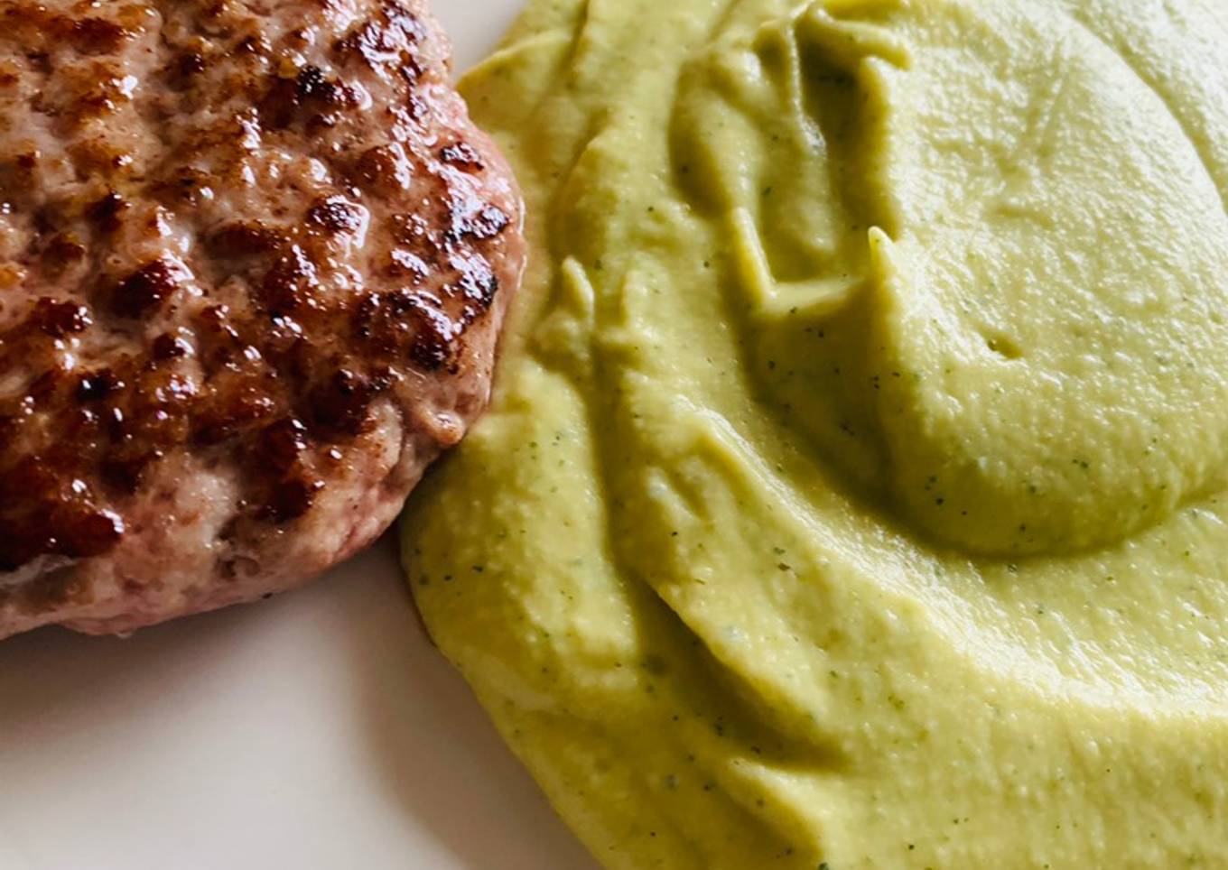 Hummus de calabacín y la mejor hamburguesa de ternera de mi pueblo😉🍴