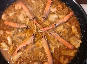 Foto principal de Fideuà de sepia, cigalitas y gambas peladas
