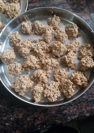 A picture of Sesame ladoos.