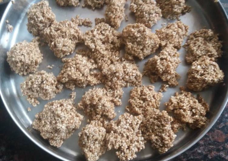 Sesame ladoos