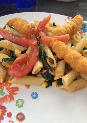 Una foto de Pastas con espinaca a la crema, tomate y camarón