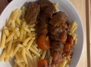 Une photo de boeuf bourguignon