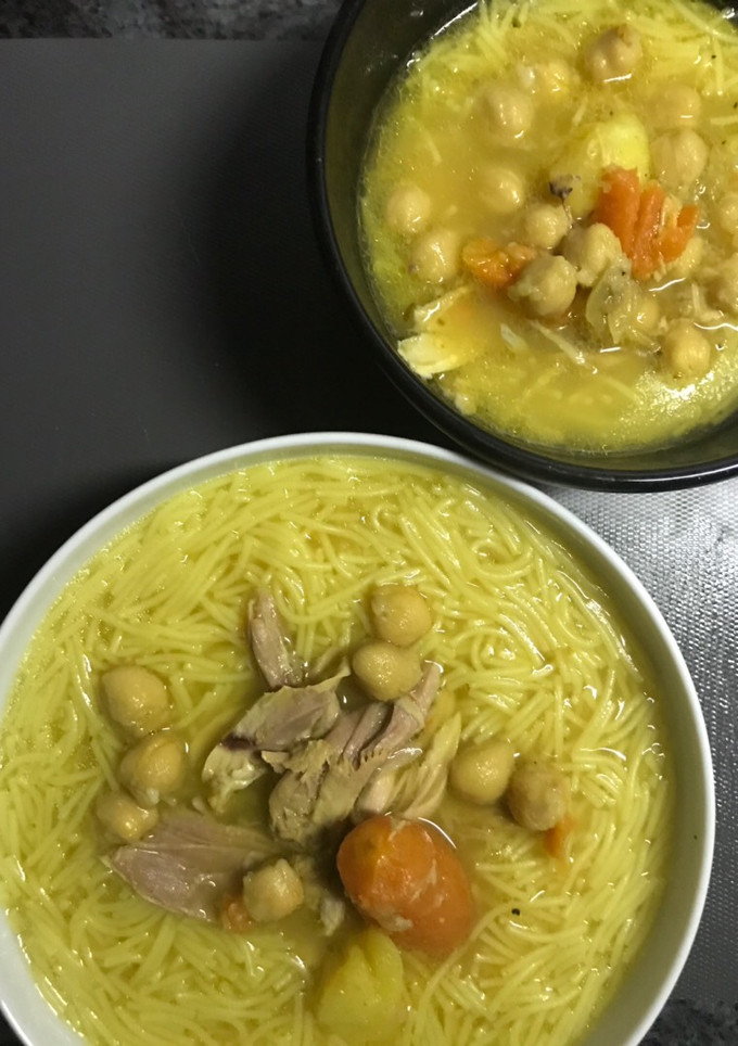 Una foto de Sopa de fideos de restos del cocido