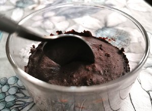 Una foto de Brownie de harina de centeno en el microondas
