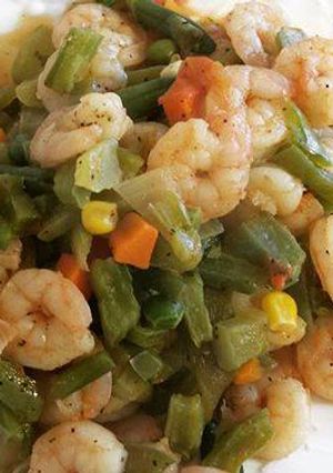 Una foto de Camarones con nopales