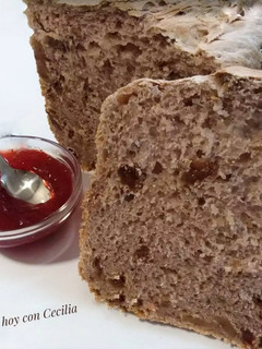 Una foto de Pan con nueces y uvas pasas elaborado con la panificadora