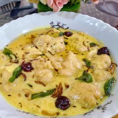 A picture of Kadi Pakoda.