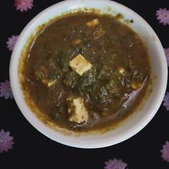 A picture of Palak paneer.