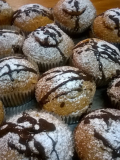 Una foto de Muffins de banana y flan de dulce de leche