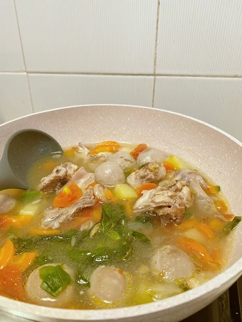 Langkah Mudah untuk Membikin Resep Sup ayam bakso yang Uenak Anti Ribet, Mantap Sekali