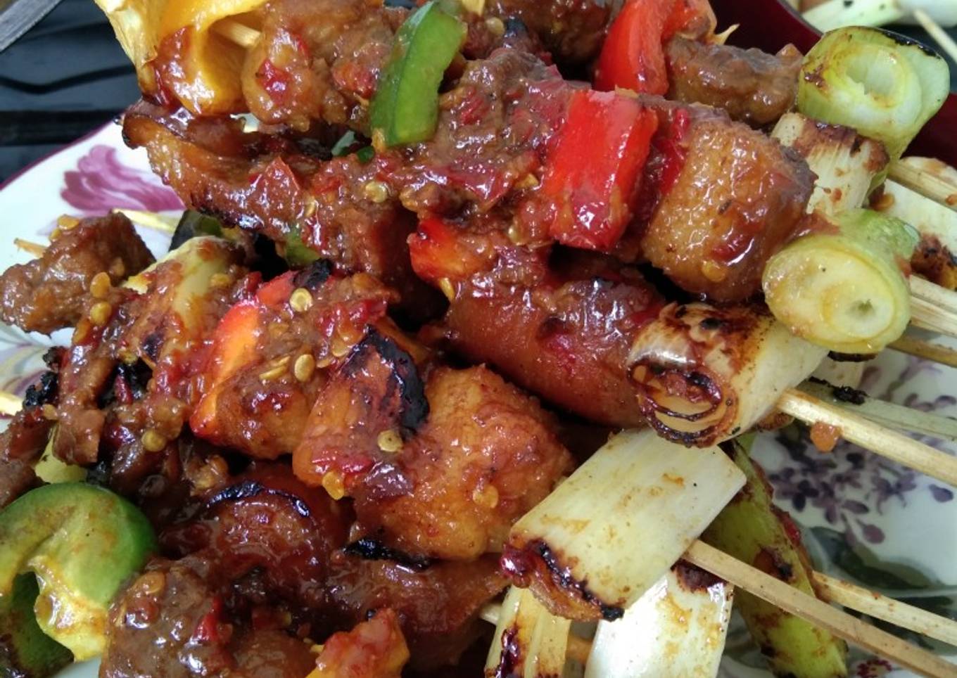 Sate babi pedas