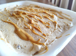 Foto principal de Helado saludable de banana, cacahuete y galletas con pepitas de chocolate