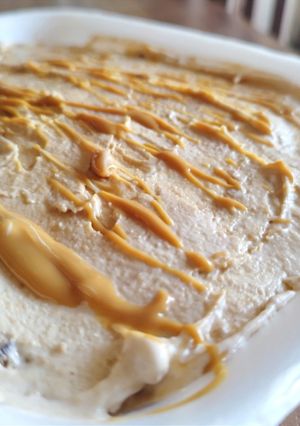 Una foto de Helado saludable de banana, cacahuete y galletas con pepitas de chocolate