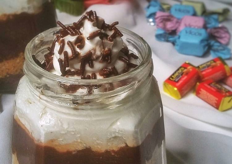 Chocolate Cake & Biscuit In Jar