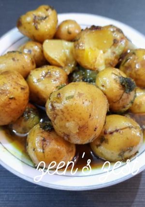 A picture of Baby Potatoes and Dill Fry/Baby Potatoes Poriyal/Dilldaar Aloo.