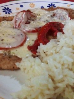 Una foto de Milanesa a la napolitana con arroz