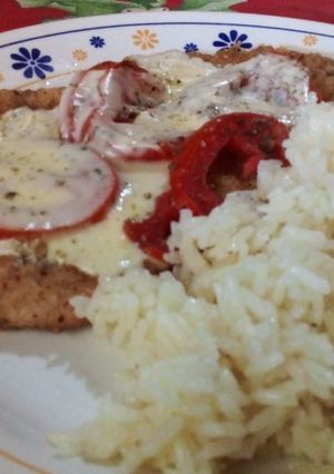 Una foto de Milanesa a la napolitana con arroz