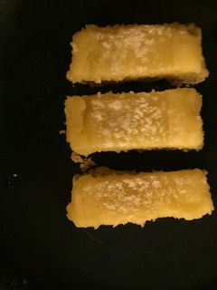 A picture of Lemon bars.