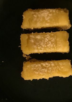 A picture of Lemon bars.