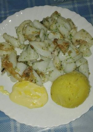 Foto principal de Sepia a la plancha con patatas asadas