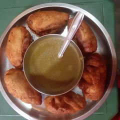 A picture of Green chutney.