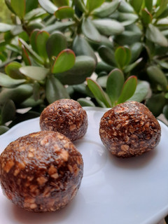Una foto de Trufas de avena, chocolate y dulce de leche