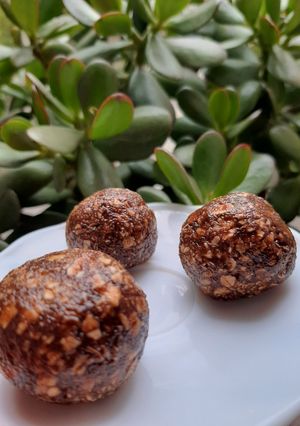 Una foto de Trufas de avena, chocolate y dulce de leche