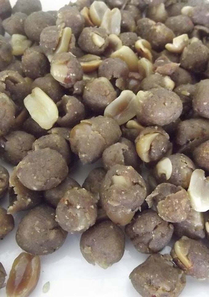 Una foto de Cacahuates con costra de maíz al café geras para botana