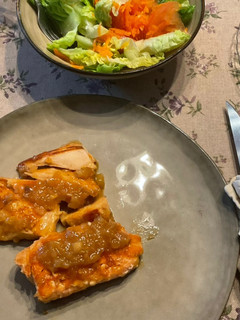 Una foto de Salmón con miel y limón