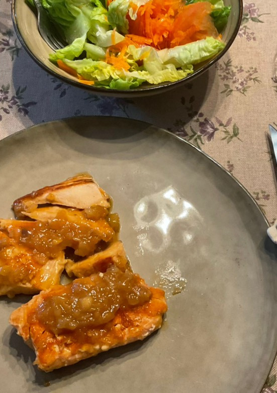 Una foto de Salmón con miel y limón